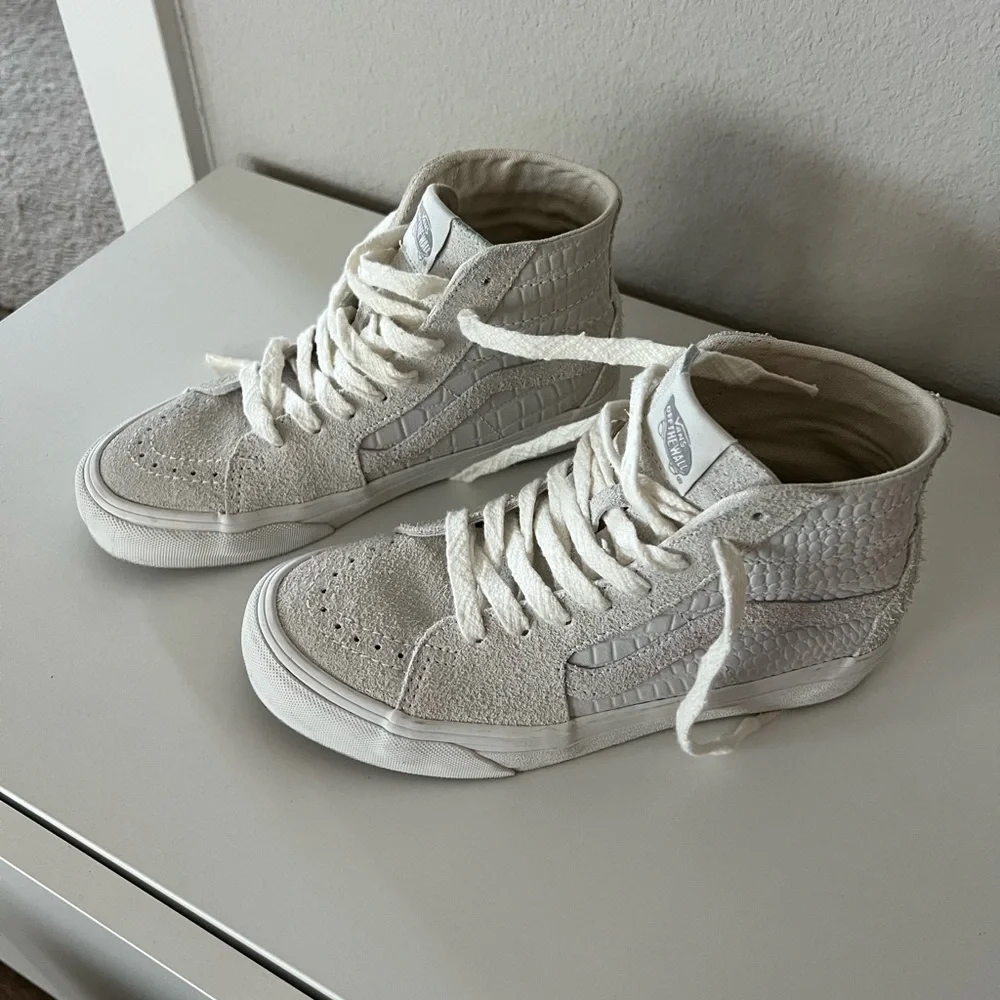 Vans Sk8 Hi Tapered Vr3 Shoes - white (gray multi) 
6M US - 7.5W US - Picture 3 of 9